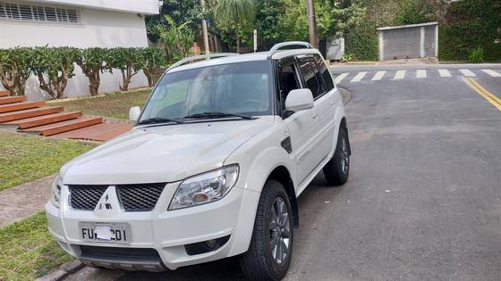 MITSUBISHI PAJERO TR4 2.0 4X2 16V 140CV FLEX 4P AUTOMÁTICO MITSUBISHI PAJERO TR4 2.0 4X2 16V 140CV FLEX 4P AUTOMÁTICO
